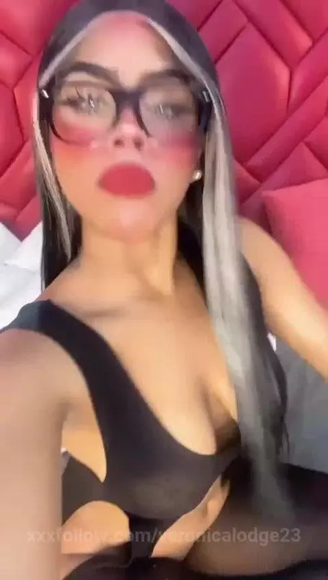 What are u doing babe?? by veronicalodge23