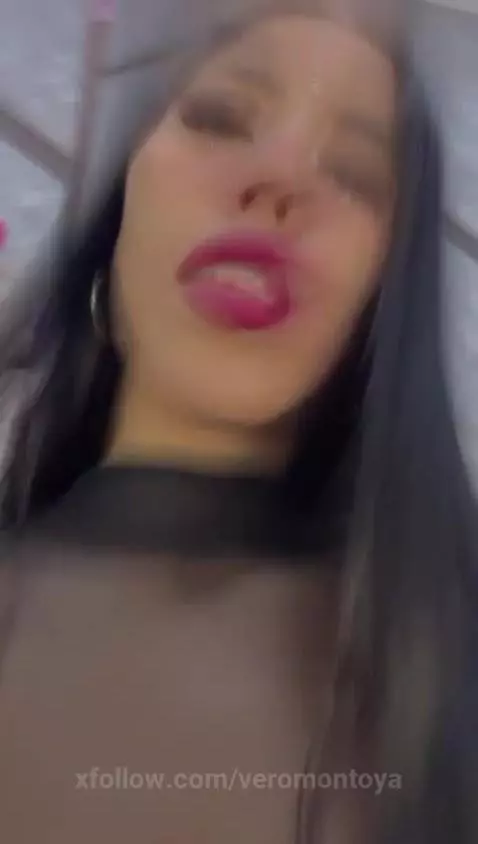 I want to hypnotize you with my body  💦🤍 by veromontoya