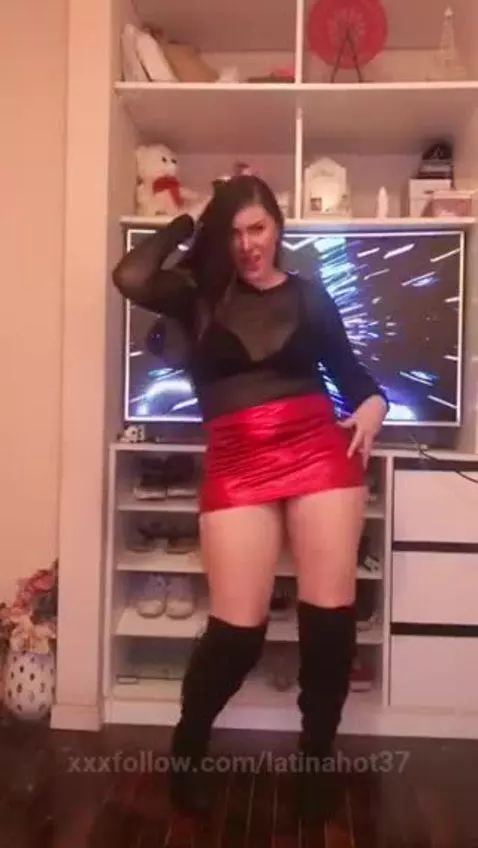 Girl Dancing Hot by latinahot37