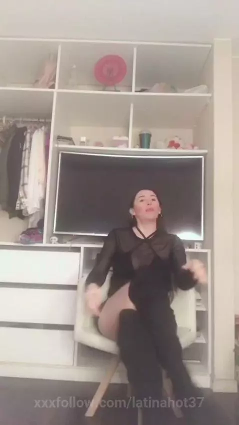 Sexy Girl with Pretty Outfit by latinahot37