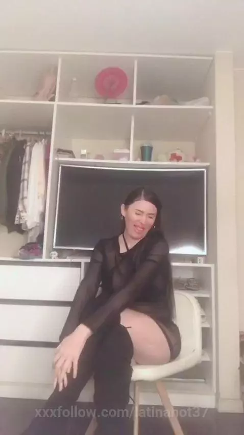 Pretty Girl with Bubblebutt by latinahot37