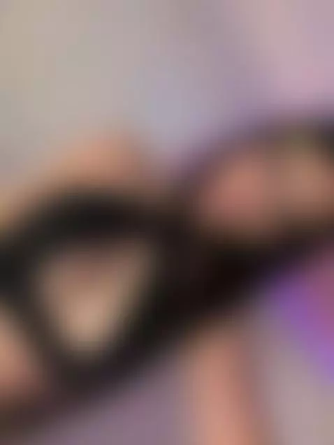 It's a pretty, flirty little face.   https://www.camsoda.com... by veronicamartin