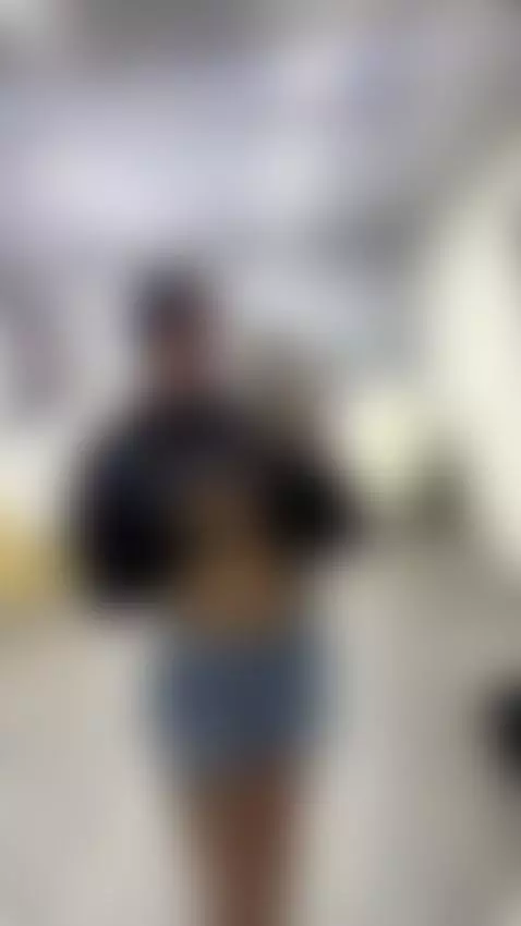 Blonde vibes… with ink that pulls you closer by gia-ross