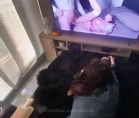 Would u like to fuck me while we watch porn ? Come have fun ... by val0835