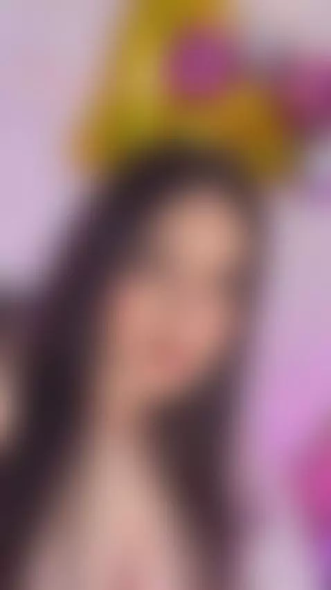 Tonight I want to celebrate my birthday with you🎁💗 see you o... by veroniica-lodgee