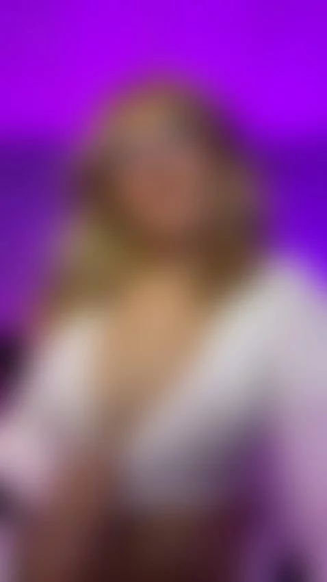 You wanna play with me? Im online now by camille-rossee