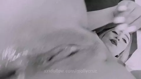 this pussy is very wet and ready for you...😋
https://es.stri... by mollycruz