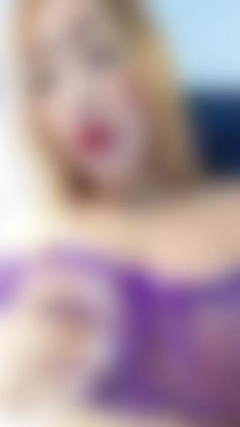 I imagine your hand touching my pussy until it gets wet 💦
ht... by mollycruz