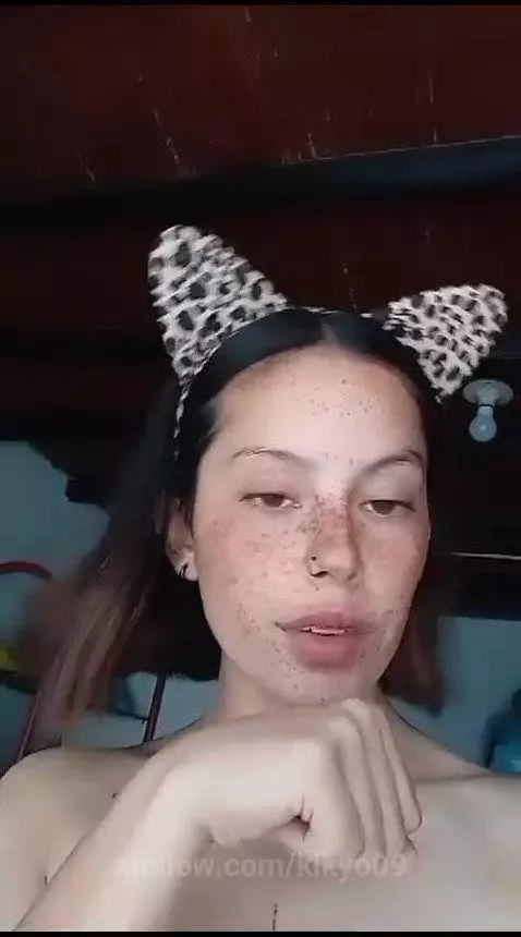 This kitten wants milk by kikyo09