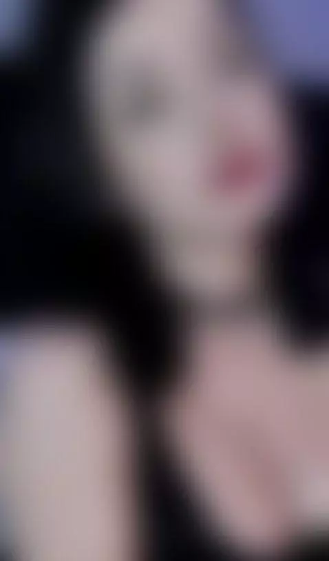 https://www.camsoda.com/es/adeelinee by adeelinee