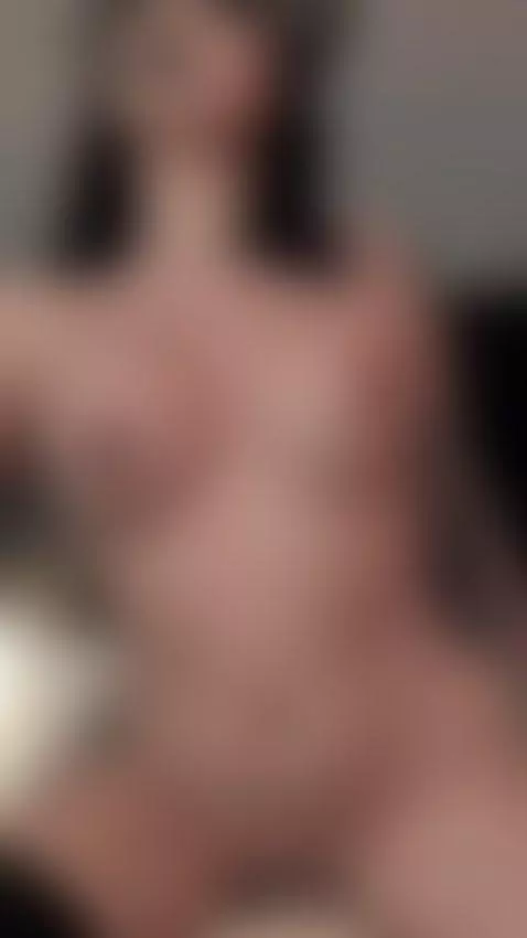 https://www.camsoda.com/es/adeelinee  I like to jump as much... by adeelinee