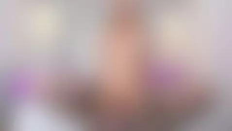 Watch me ride your cock 🍑🔥
https://www.camsoda.com/sheylasmi... by sheylasmith