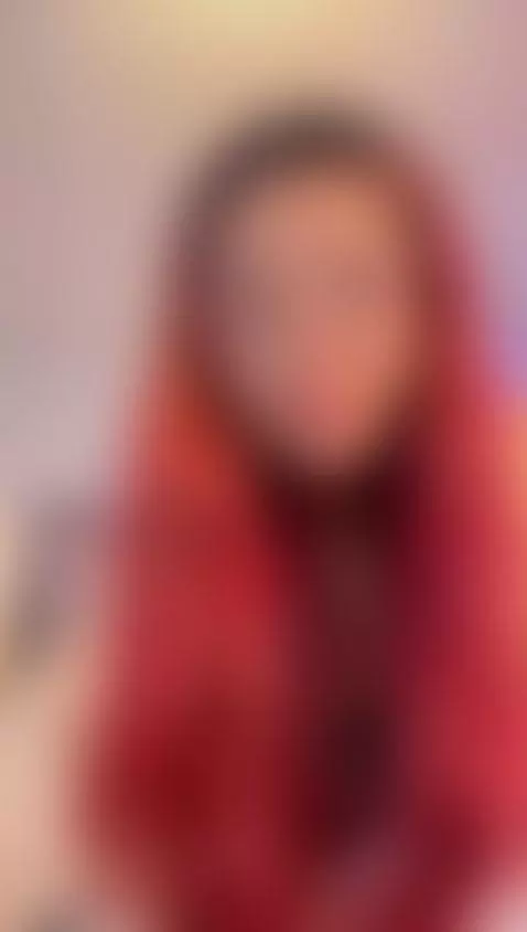 sexy redhead  🥵
https://www.camsoda.com/violett-queen by violett-queen