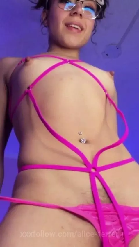 Let my rub my pussy on that face by alice-ferrer