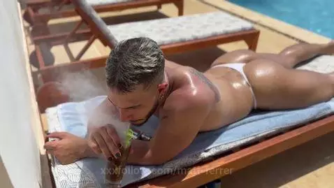 What if you come and put oil on my butt 😏😏 by matt-ferrer