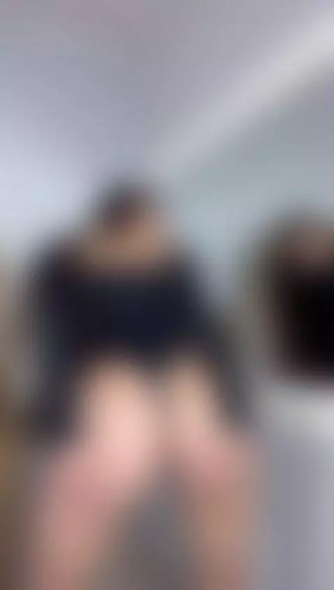 dancing in front of the mirror, seeing my big ass how sensat... by bonneepark