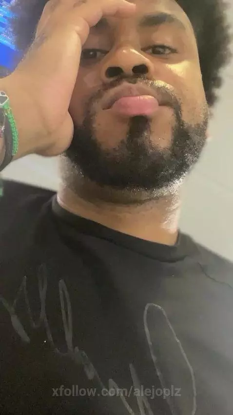 Waiting for my flight ✈️ by alejoplz