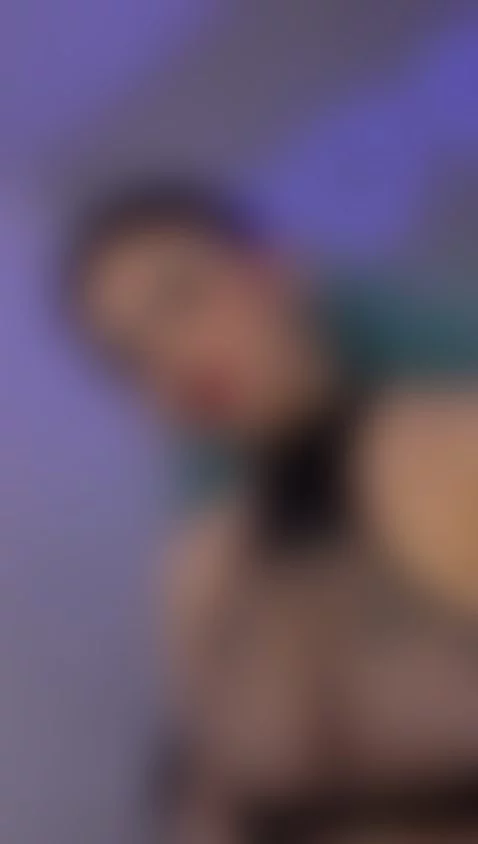 kisses my body by bella-green