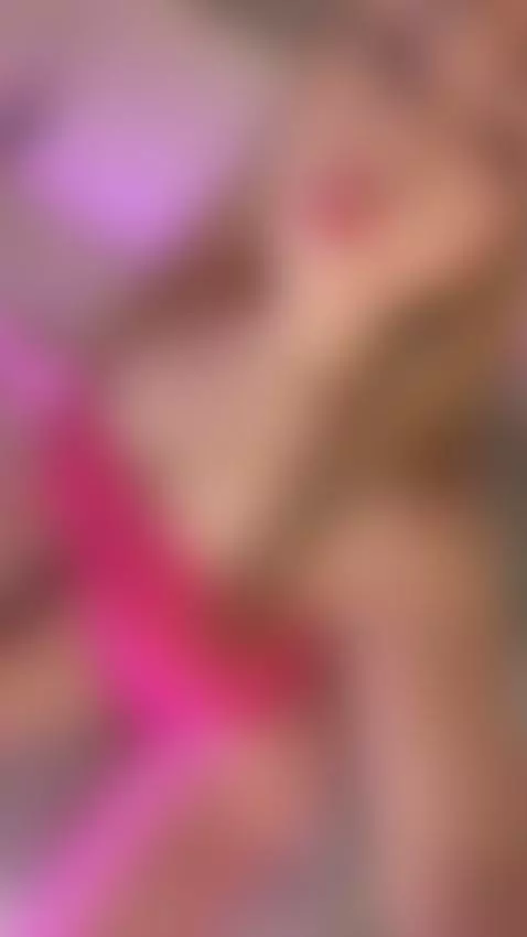 Spank, oil, twerk 🍑✋ This blonde MILF has a foot show and a ... by samaantha-white