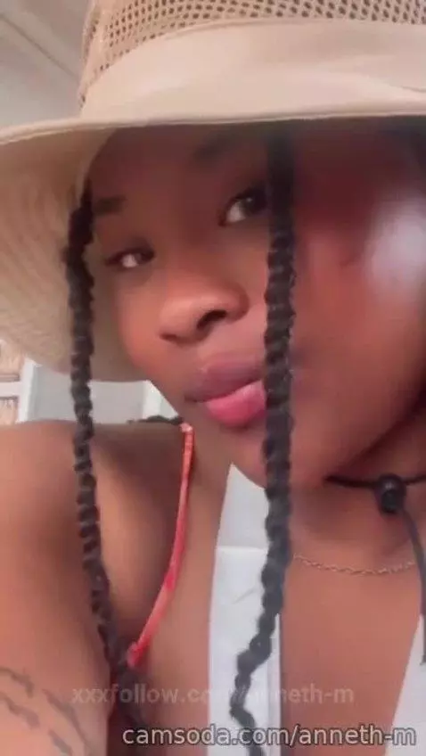 🥥 The beach is one of my places fav, What do you think of my... by anneth-m