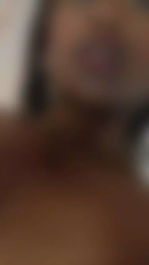 Curvy body, confident soul... by anneth-m