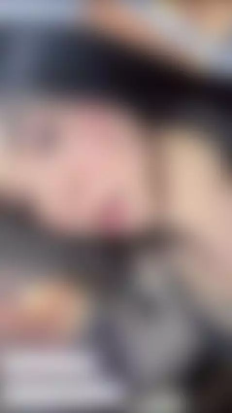 Do you give me kisses? online now 😘 by hanna-foster