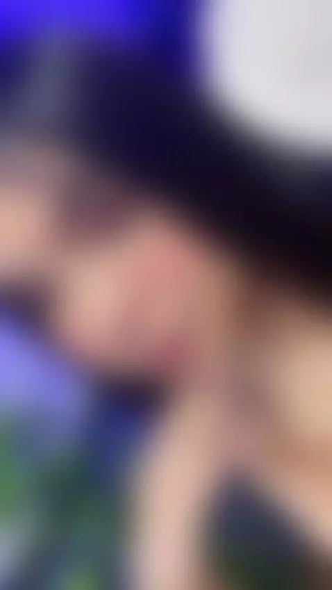 Am I pretty to you? by hanna-foster