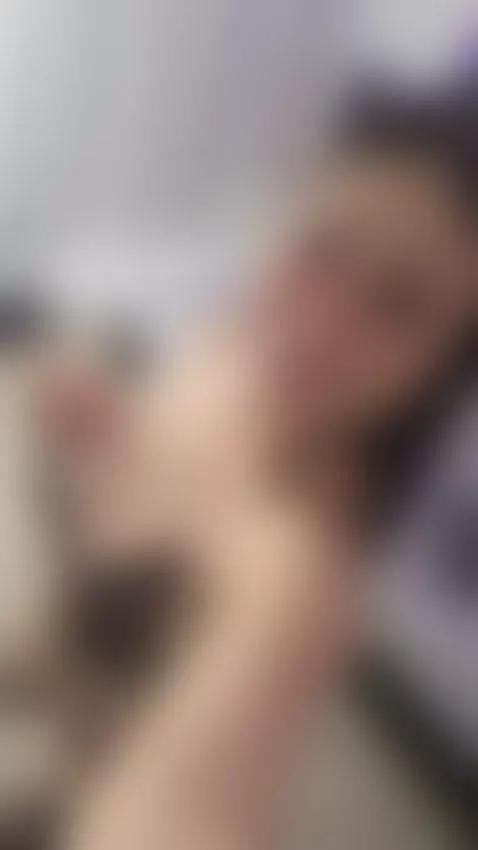 Online now 🔥 by parisroa