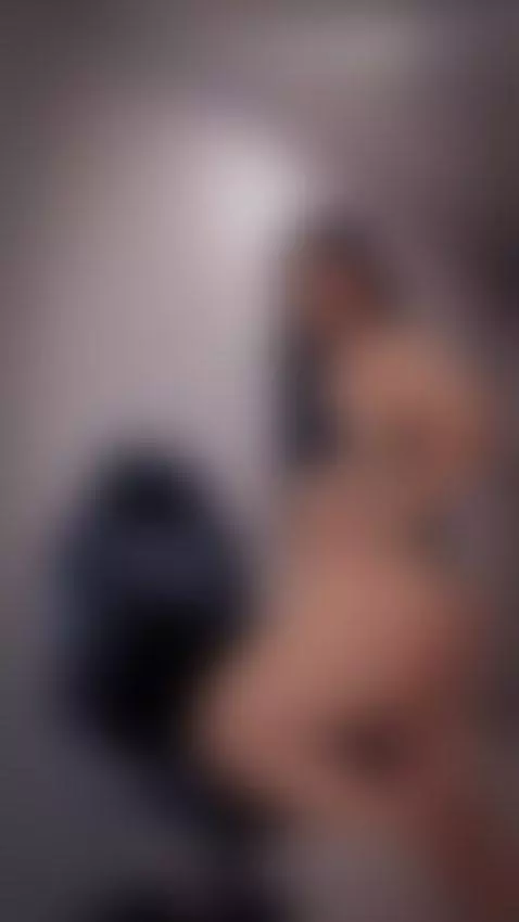 💋 I’m online and waiting for a special visitor… could it be ... by parisroa