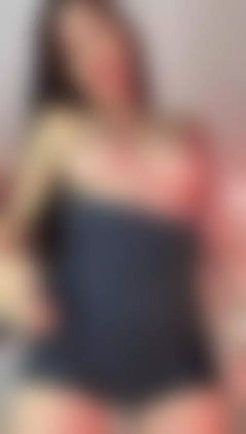 Do you like how I shake my hips? by charlottee-4