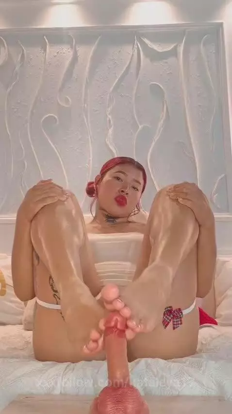 Sensual feet show with oil by kataleya17