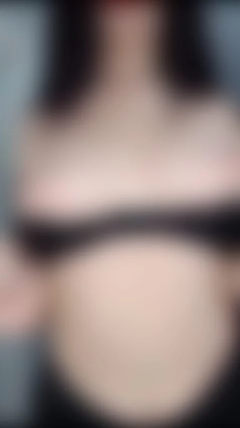 Are u ready tu suck my tits and kiss my booty ? by auroraa3