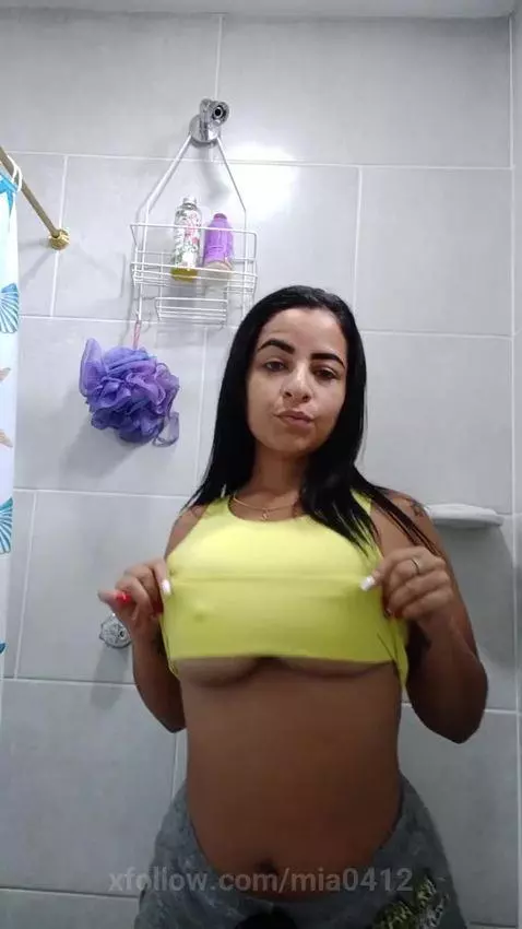 Shower 
https://chaturbate.com/p/mia_garcia1/?tab=bio by mia0412