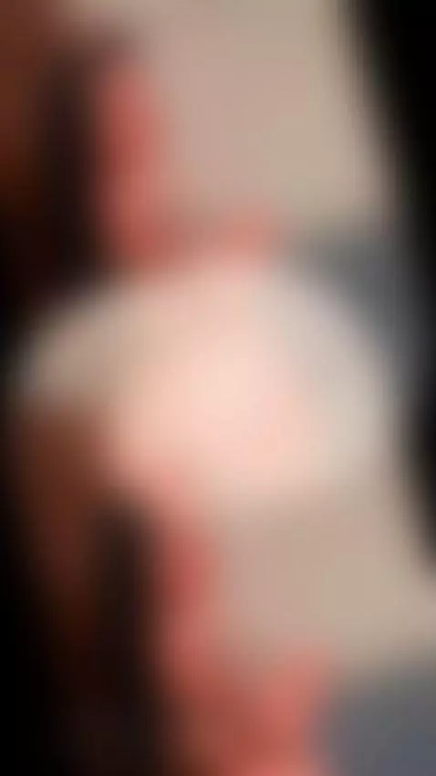 👄 by anniedevonne