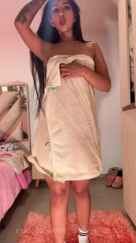 Ready to bathe, do you want to accompany me? by alaia-manson