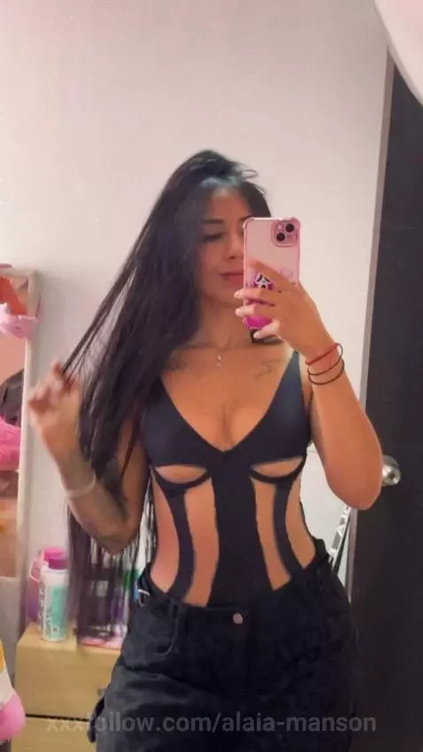 I’m the dream you didn’t know you had. by alaia-manson