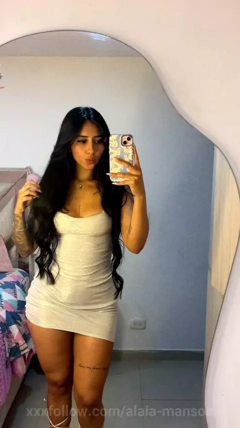 Sexy brunette with tan skin by alaia-manson