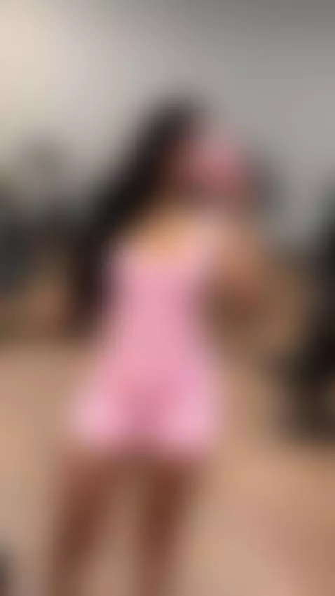 Here after a good gym routine, and tell me do you like my ou... by alaia-manson