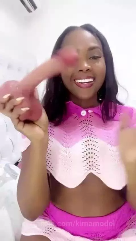 https://es.stripchat.com/Kima1_ by kimamodel