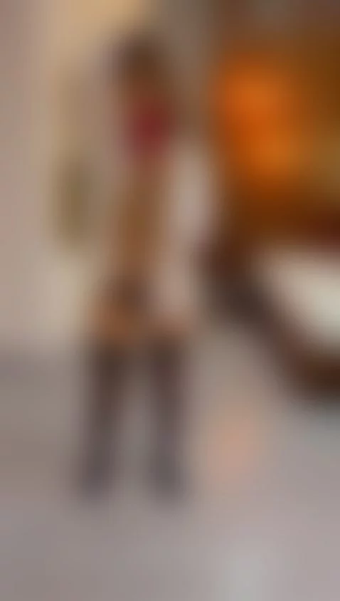 I´M FEELING VERY HOT, WOULD YOU LET ME BE UR SECRETARY AND G... by ariagoddess