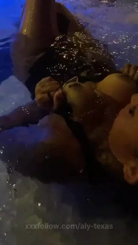 naughty and wet *vacation* 🍒💦😍
https://www.camsoda.com/aly-t... by aly-texas