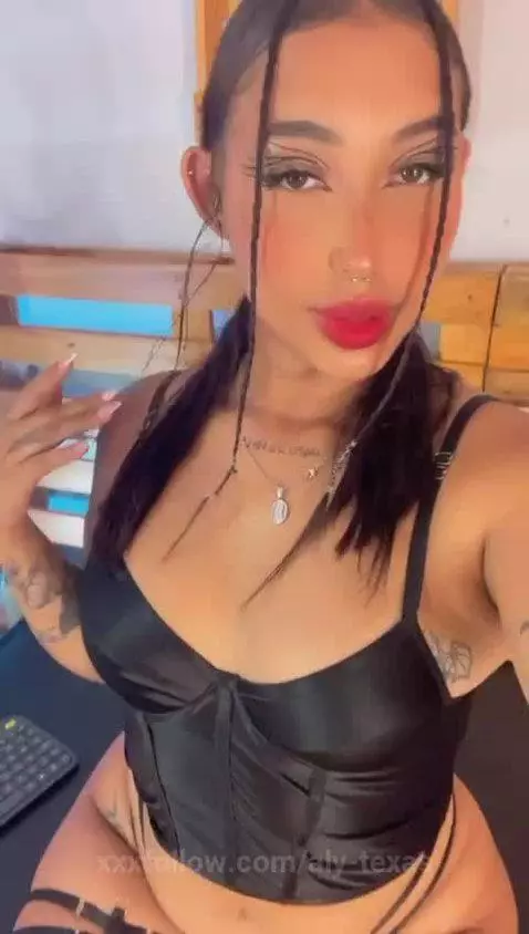 I'll wait for you in bed 🥰🍒🍑😈
https://www.camsoda.com/aly-te... by aly-texas