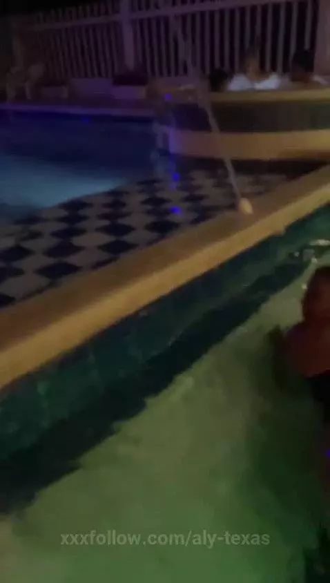 Come put your tongue in the middle of my buttocks 🍑💦🤤
https:... by aly-texas