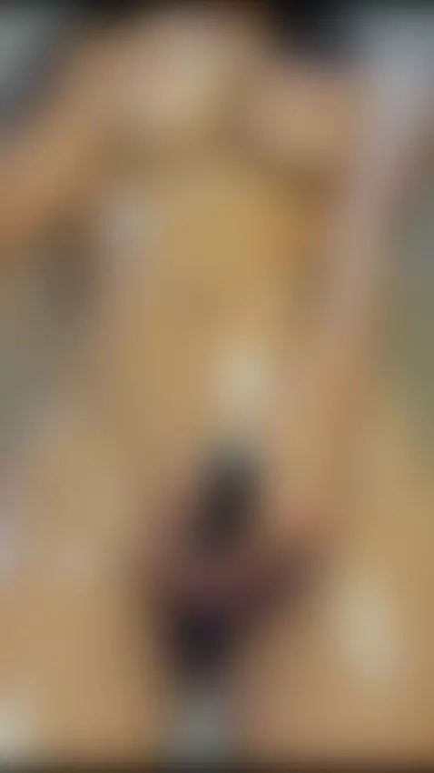 Slowly I adjust… so your mind finishes the rest 😏🔥 by fridamodel1