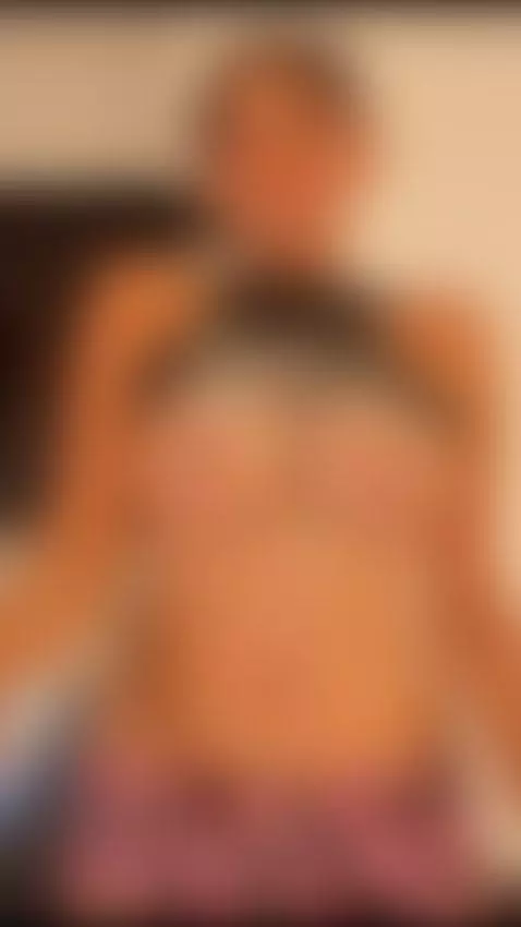 My body setting the rhythm that lights you up 😏🔥 by fridamodel1