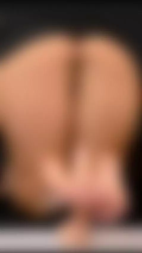 I want to masturbate you with my feet and make you cum. 🔥 by susanwang1