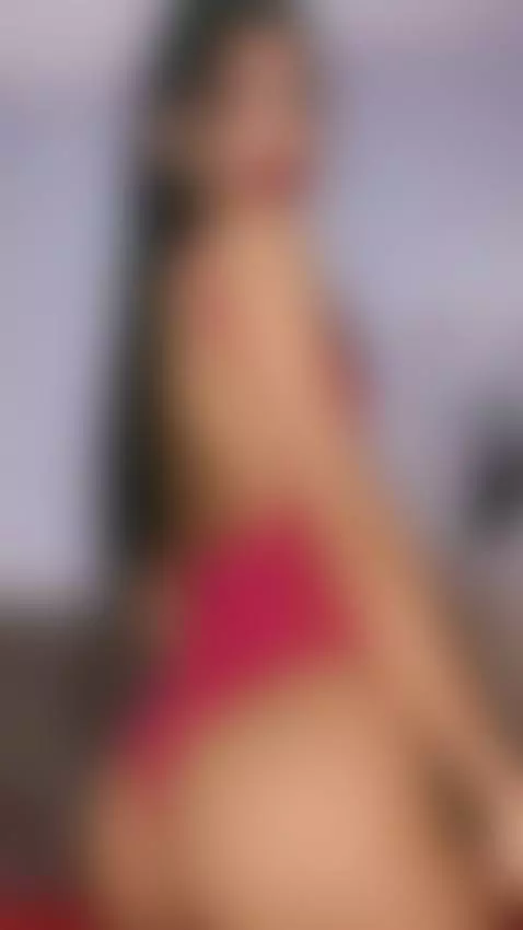 This doesn’t seek attention… it creates it 😈👀 by alysson23