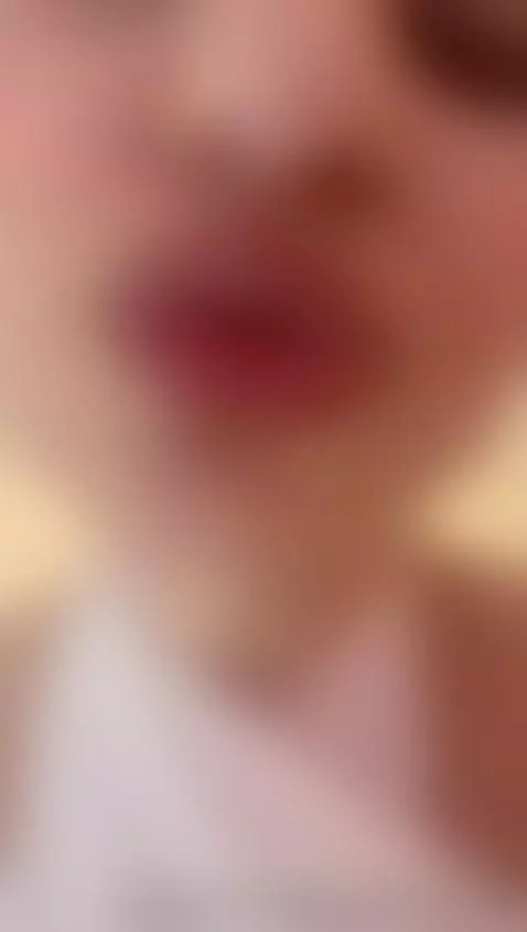 Kiss me your lips by mialourense