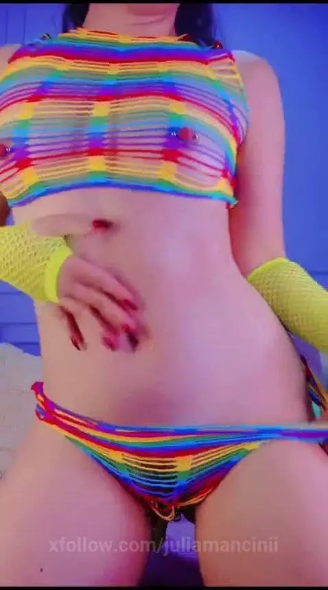 Come and enjoy this hot body! by juliamancinii