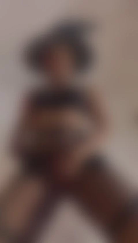 Let me spell on you with my pussy, lov! 💋😈🔥 by lizzyhalls